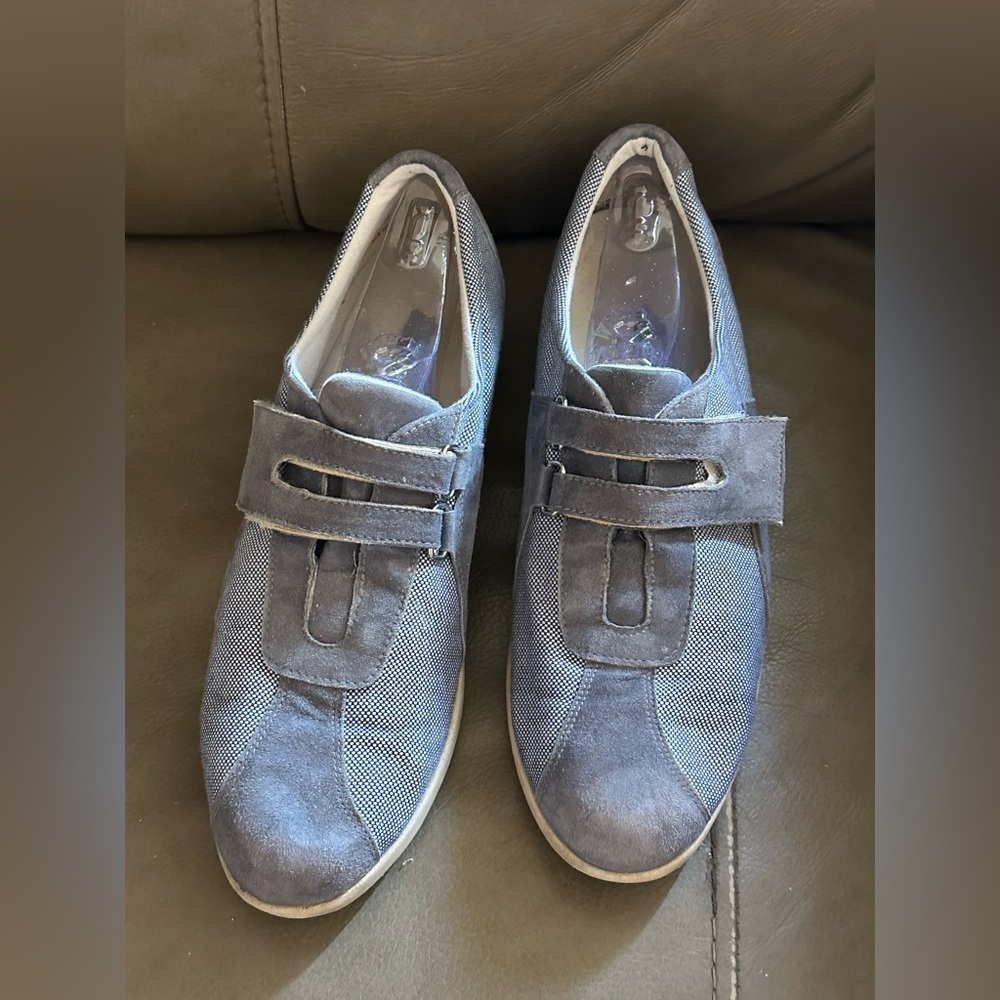 Munro Women's Blue Suede Joliet 9N narrow Walking Shoes